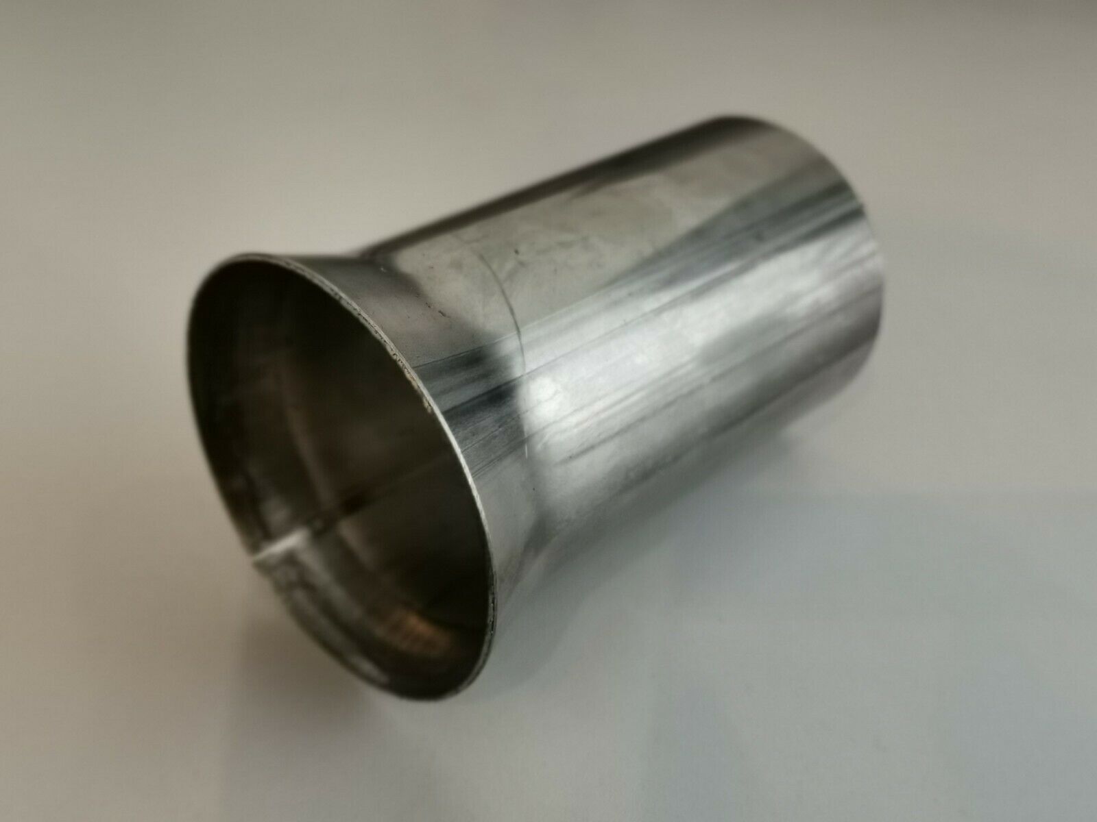 Edelstahl Tulpe Reduzierung 76 auf 60 mm